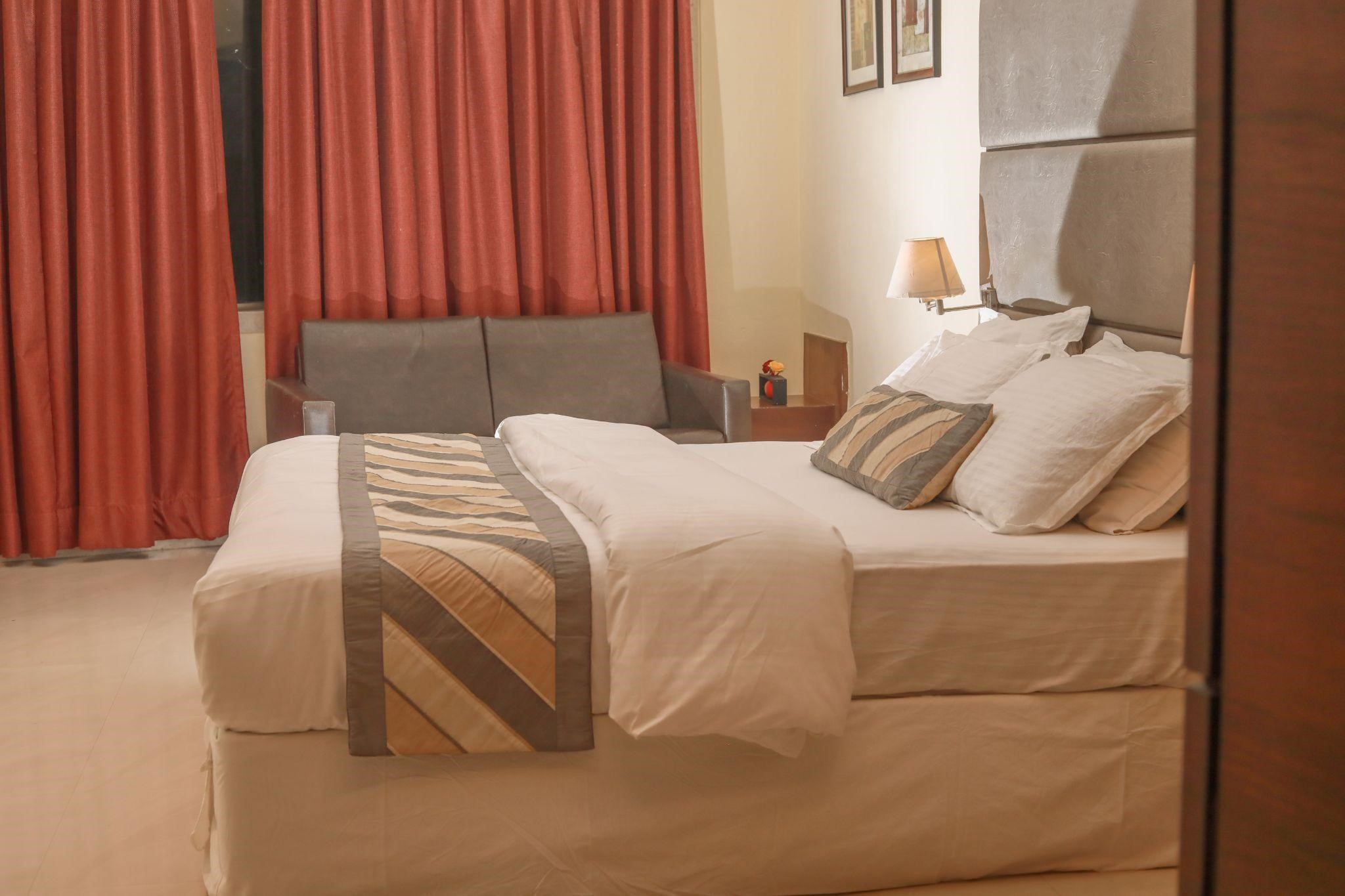 hotels near vile parle station